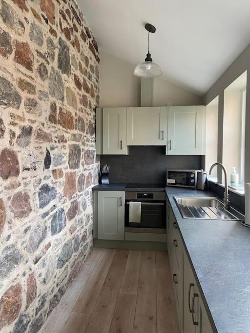 Signalman'S Cottage In Clachnaharry South Kessock 外观 照片